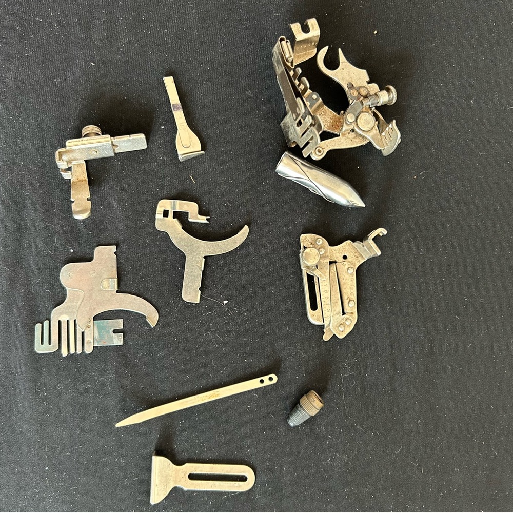 Singer Sewing Machine 9pc Attachment Set Underbraider Hemmer Ruffler Bullet Bobn